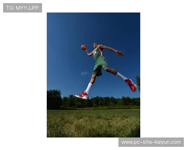 字母哥参加社区运动会，平民化魅力再显